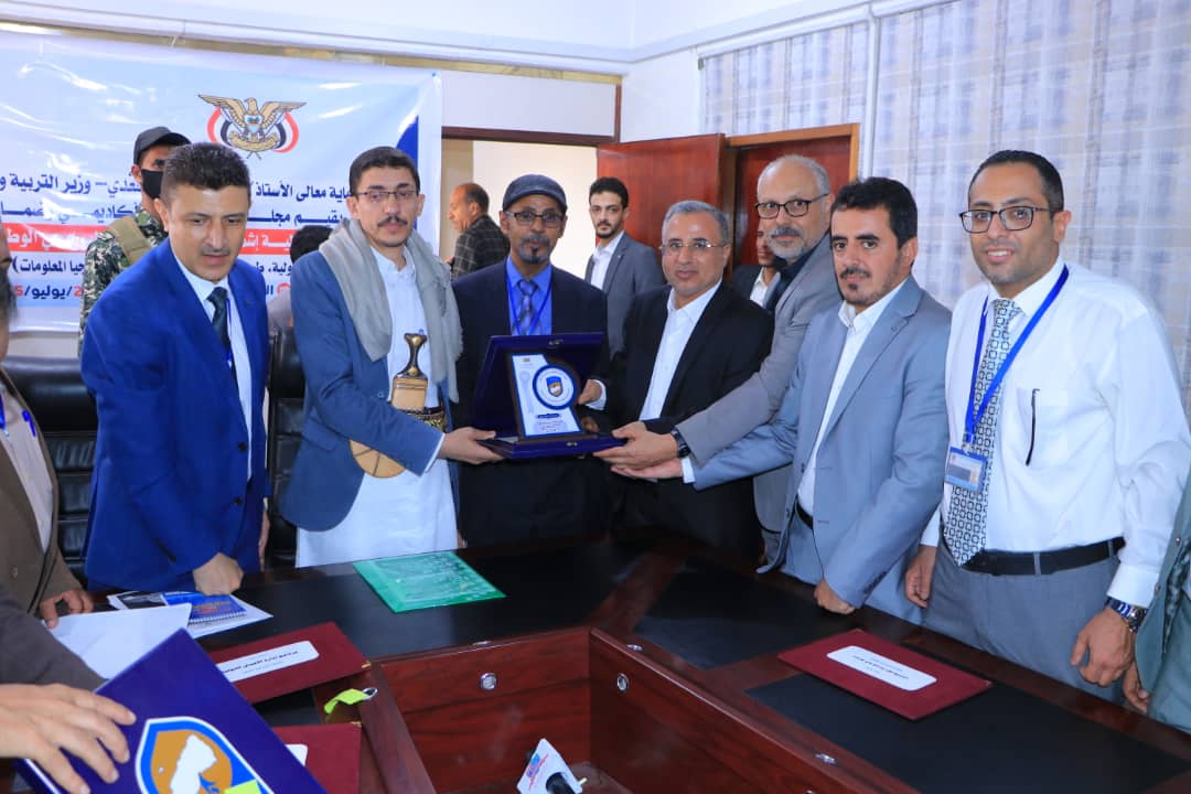 ألبوم صور خاص بحفل إشهار الاعتماد البرامجي لعدد من البرامج الأكاديمية في جامعة الناصر والجامعة الإماراتية الدولية